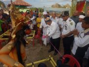 Bupati Ucapkan “Rahayu Rainan Nyepi” – Hadir Dalam Pelepasan Ogoh-Ogoh di Long Mesangat