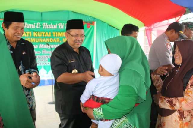 Bupati Berhalal Bi Halal Dengan Warga Kaubun2019-06-30 at 22.52 (4)