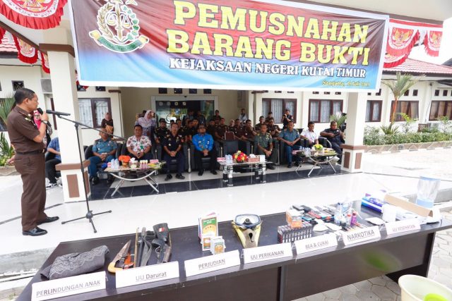 Rangkaian Peringatan HBA ke 59 - Kejari Kutim Turut Musnahkan Barang Bukti 2019-07-18 at 16.40 (2)