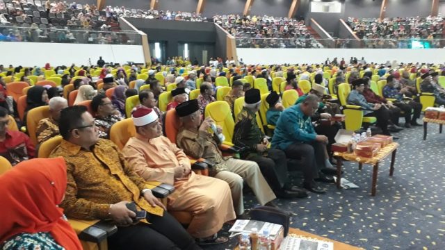 Ribuan Warga Banjar Penuhi Plenary Hall Samarinda - Hadiri Halal Bihalal KBBKT2019-07-06 at 11.16.25