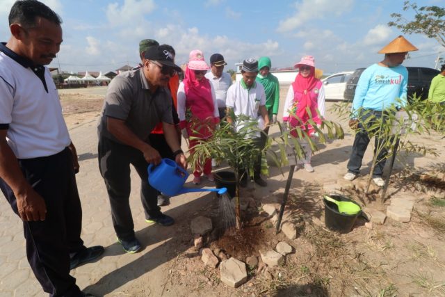 Sambut HUT Kutim, DWP Bersih-Bersih Folder Sangatta
