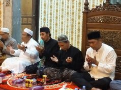 Pergantian Tahun, Ismu Pilih Dzikir Bersama – Ditemani Isteri dan Masyarakat di Masjid Az-Zikro