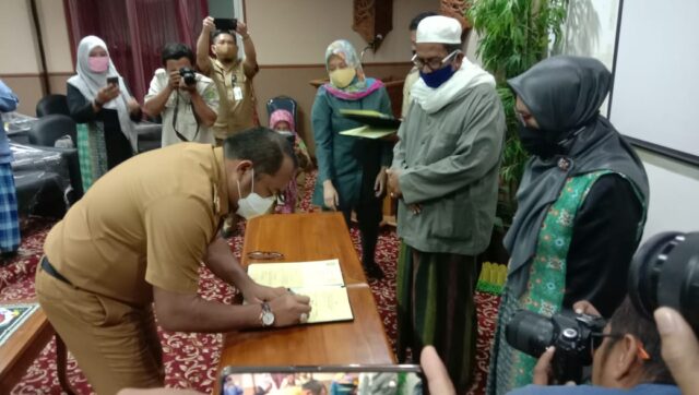 Penuhi Kebutuhan Adminduk Bagi Santri - Pemkab Kutim Kerjasama Dengan Ponpes Darul Khoirat