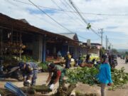 GJB Sangatta Utara Berlanjut- Fokus Rapikan Pepohonan Liar di Jalan Inpres