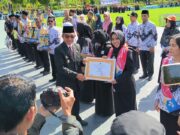 Bergerak Bersama, Rayakan Merdeka Belajar ! Di HGN, Bupati Kutim Serahkan Puluhan Penghargaan
