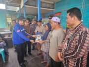 Disaksikan Bupati, Korban Kebakaran di Sebongkok Dapat Bantuan Dinsos Kaltim dan Baznas Kutim