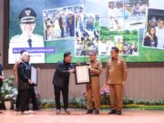 Ardiansyah Sulaiman Dianugerahi Gelar “Bapak Pembangunan Desa” oleh Pemuda Kutim Hebat