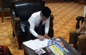 Tarik Investasi, Pemkab Kutim Teken Komitmen RIRU Kaltim