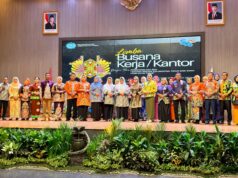 Saat Wastra Kutim Berjalan ke Ruang Kantor