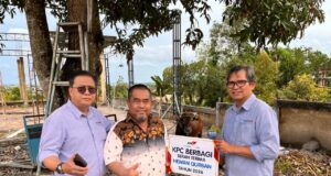 KPC Bagikan 65 Ekor Sapi Kurban untuk Masyarakat