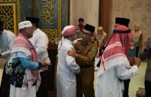 Tangis Haru di Al Faruq, Ardiansyah Sambut Kepulangan Jemaah Haji Kutim