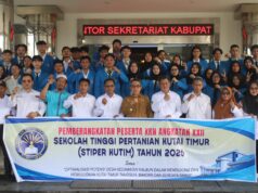 Bupati Kutim Lepas 53 Mahasiswa STIPER ke “Kampus Kehidupan”